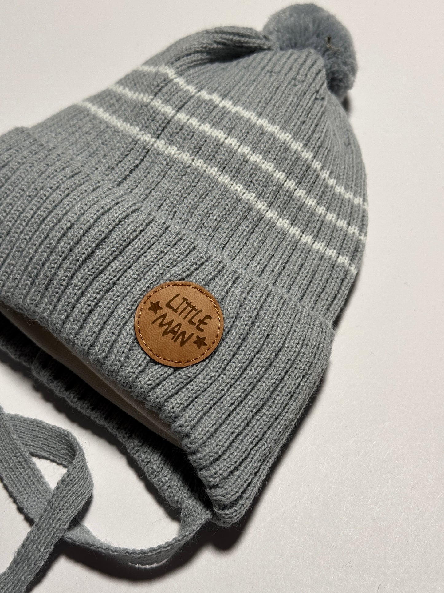 LITTLE MAN - Szürke Kötős Bőrdíszes Fiú Kötött Sapka