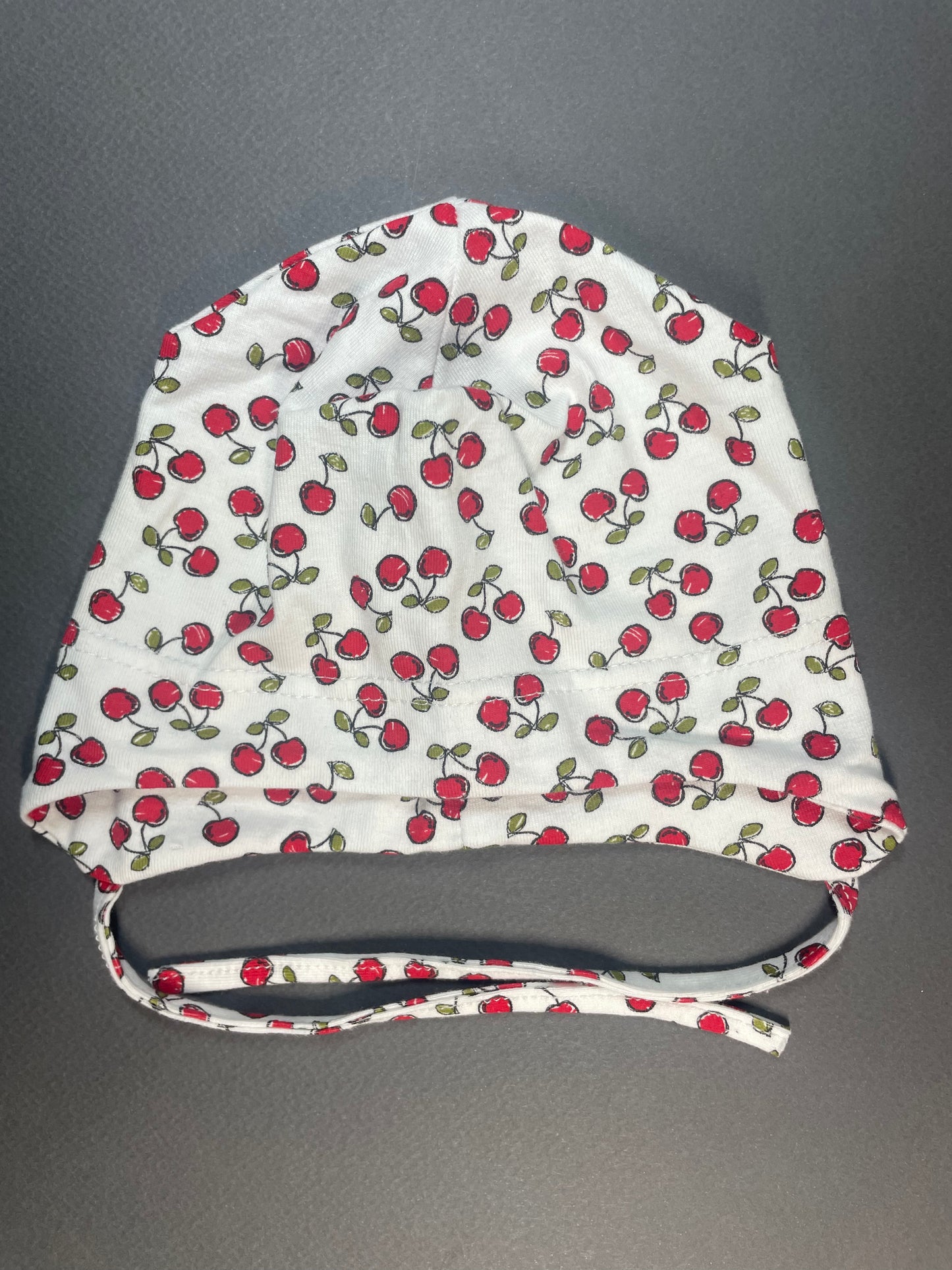 CHERRY - Cseresznye Mintás Fehér Kötős Pamut Lány Sapka - Minimanó