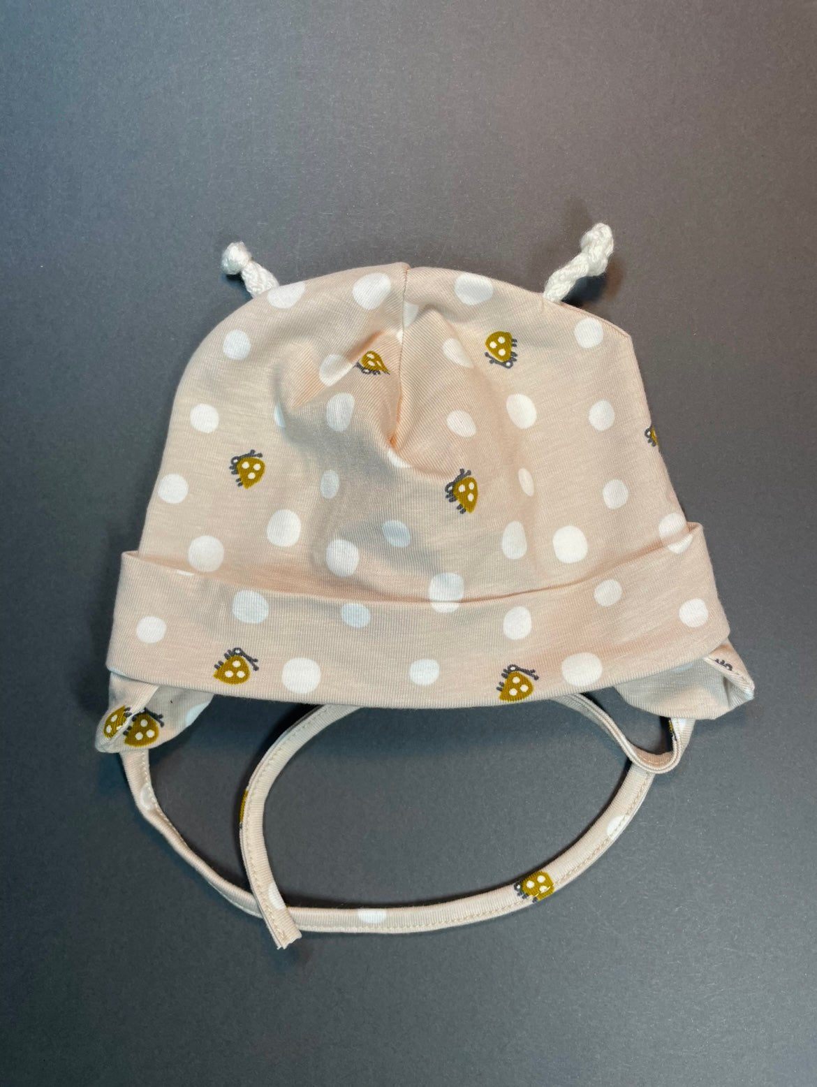 LADYBUG ANTENNA - Katicabogár Mintás Bézs Kötős Pamut Lány Sapka - Lány Sapka - Minimanó
