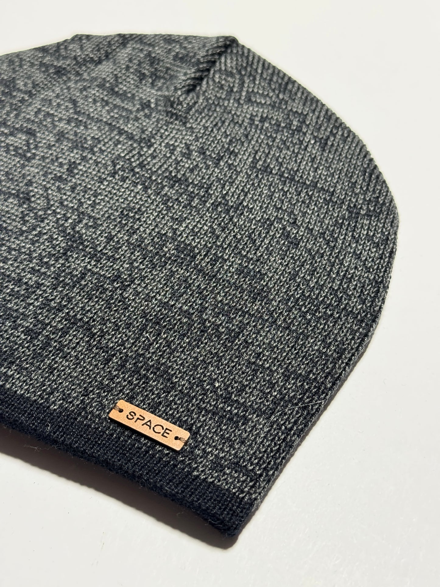 SPACE - Szürke Bőrdíszes Fiú Kötött Beanie Sapka