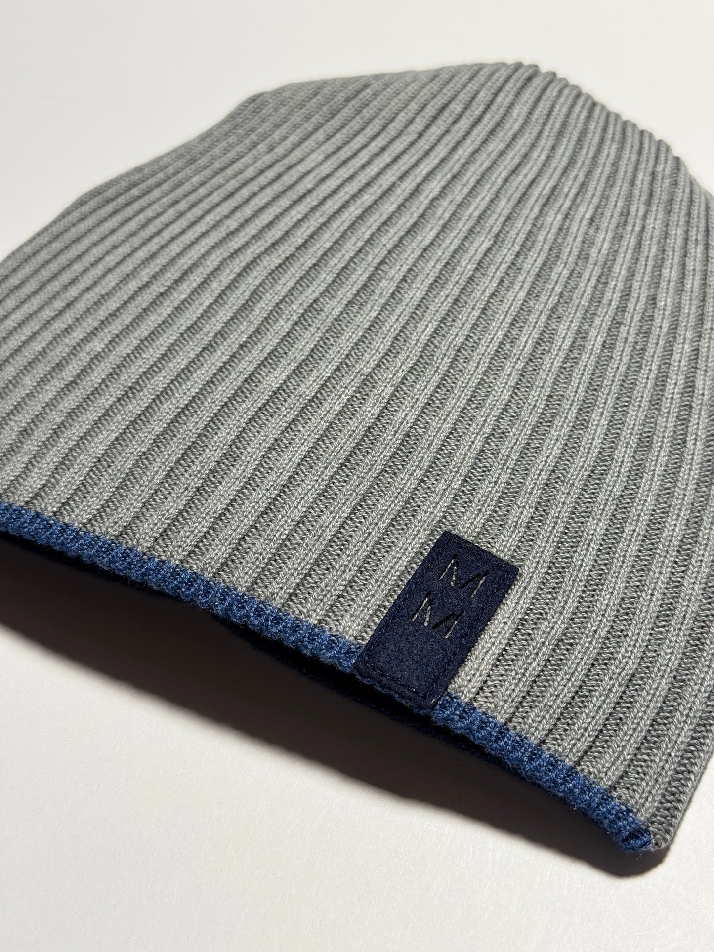 MM - Szürke Bőrdíszes Fiú Kötött Beanie Sapka